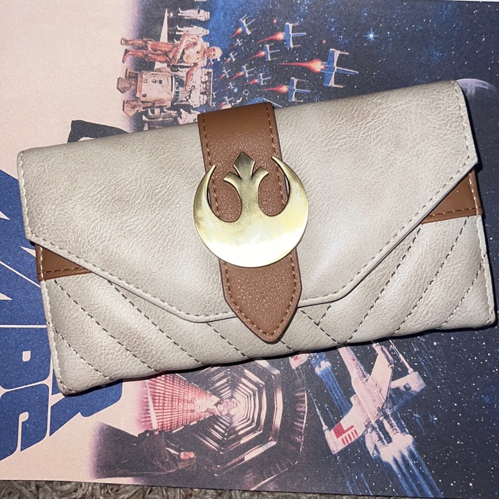 Star Wars Women’s Rebel Logo Wallet. NWT